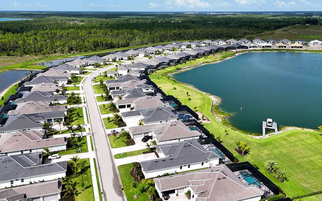 ¿Cuáles son los requisitos de notificación de reuniones para las HOAs en Florida?